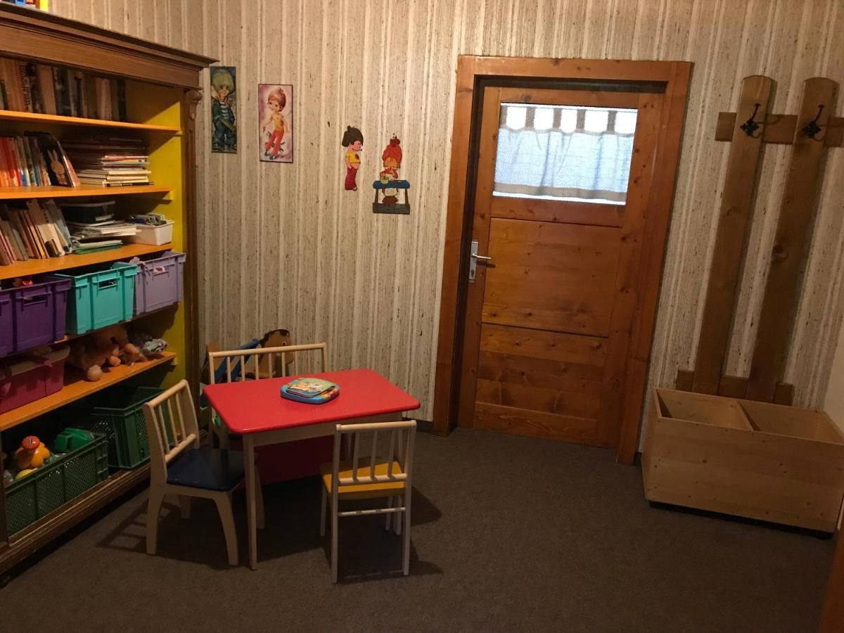 Pony-Ziegen-Hasen-Ranch Bichlbach Lägenhet Exteriör bild